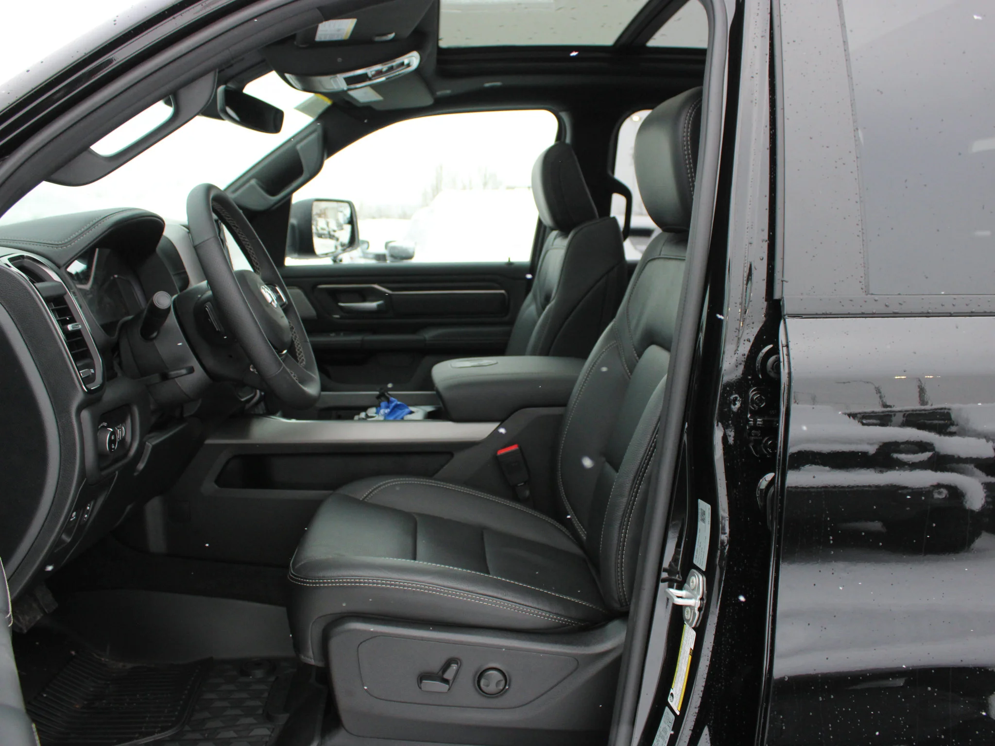 New 2026 Black RAM Sport* HEMI V8 image 9