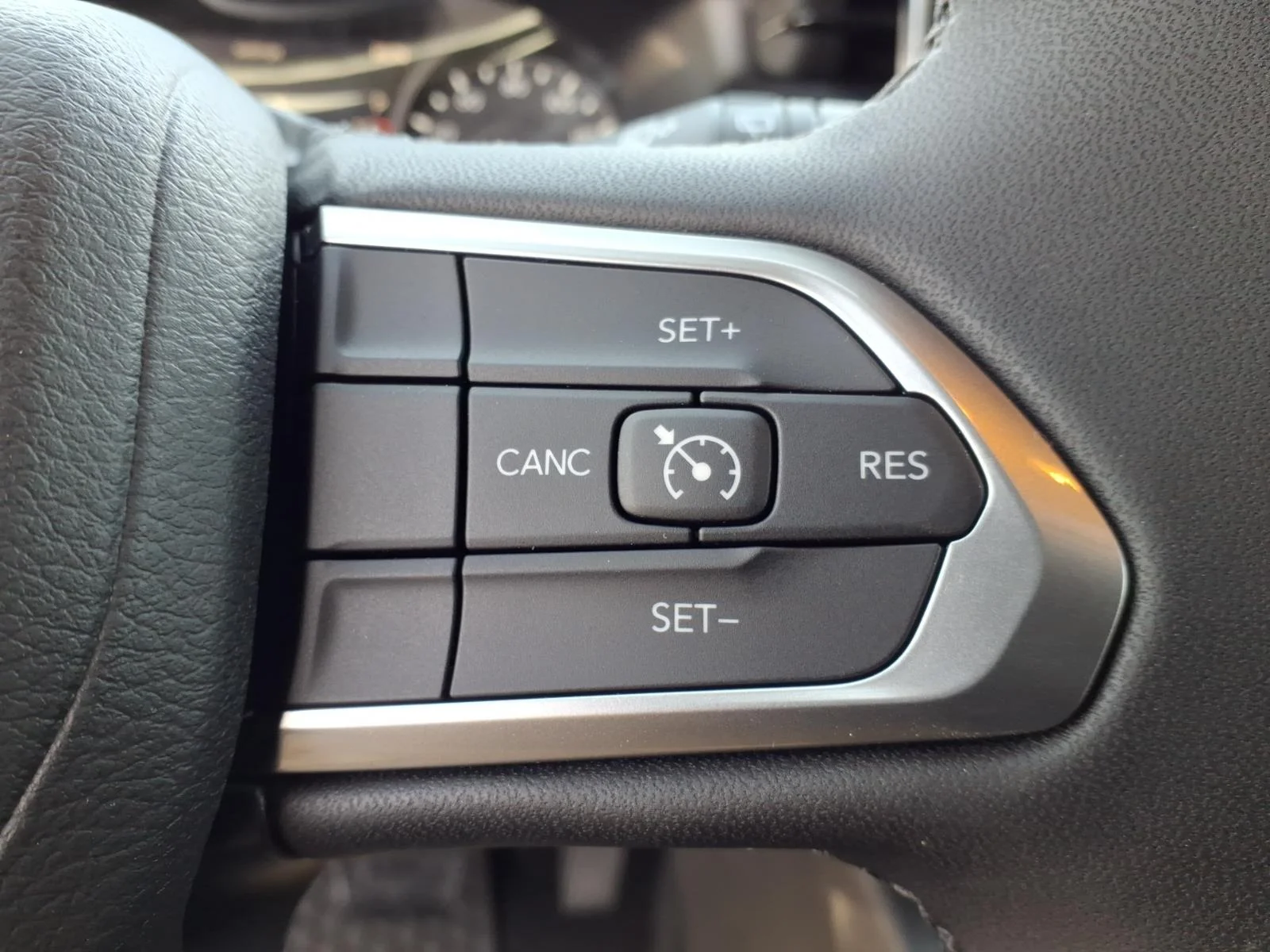 New 2026 Bright White Clearcoat Jeep Latitude image 11