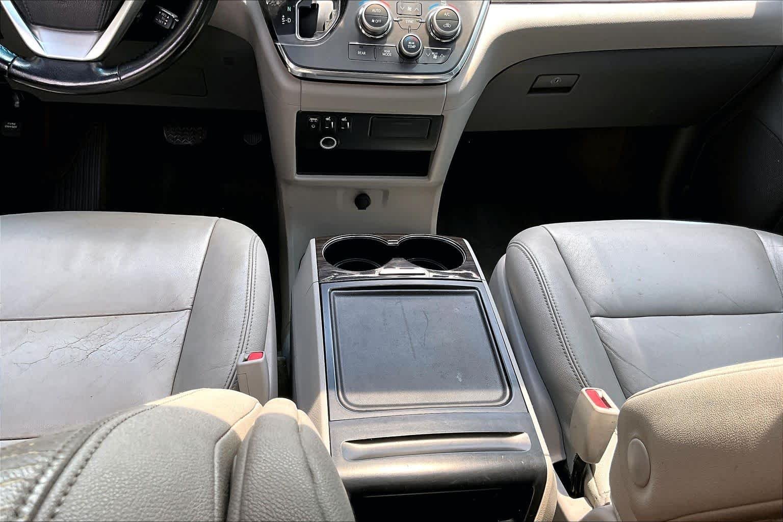 Used 2015 Shoreline Blue Pearl Toyota XLE image 17