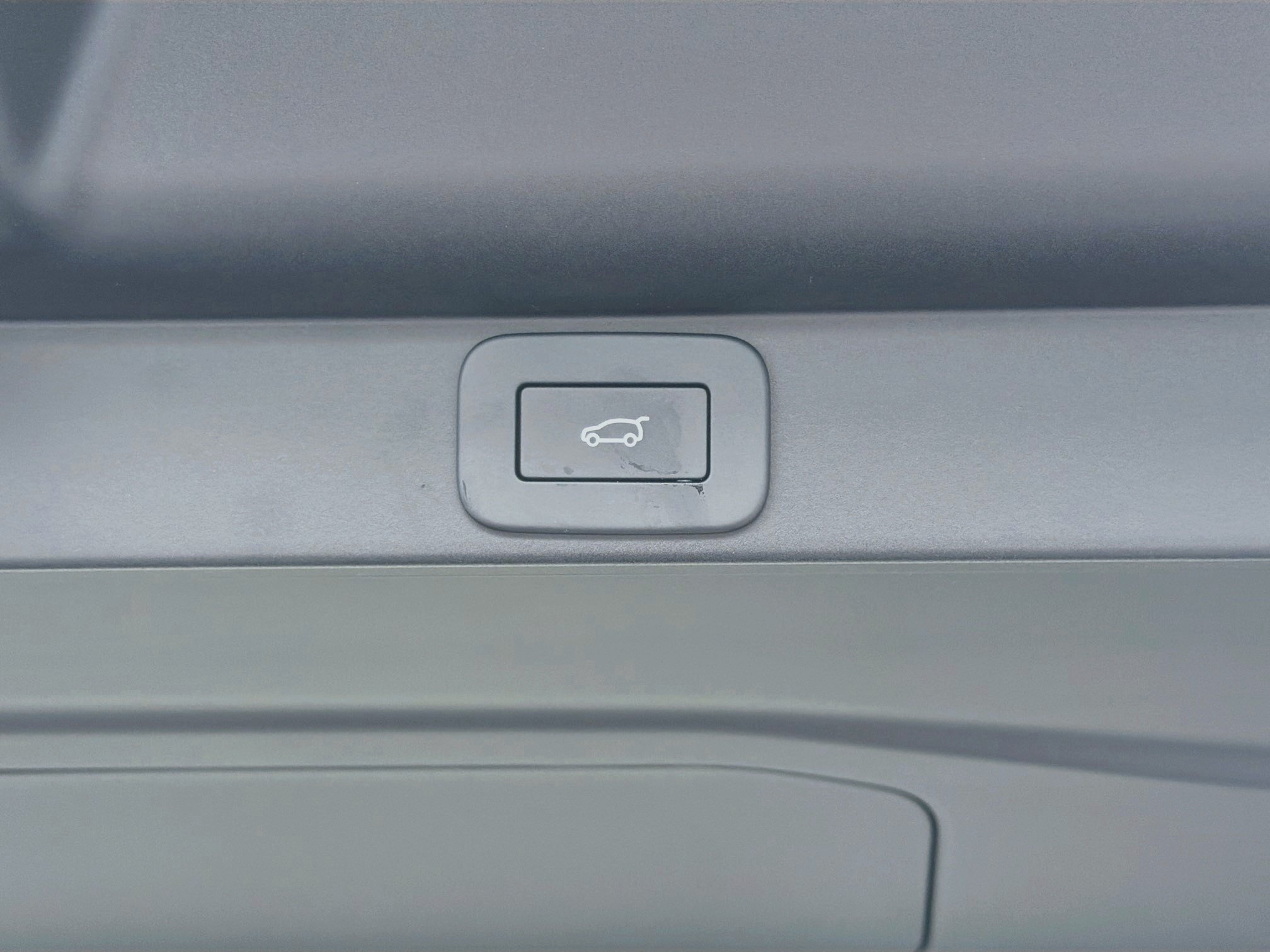 New 2026 Charente Grey Land Rover SE image 14