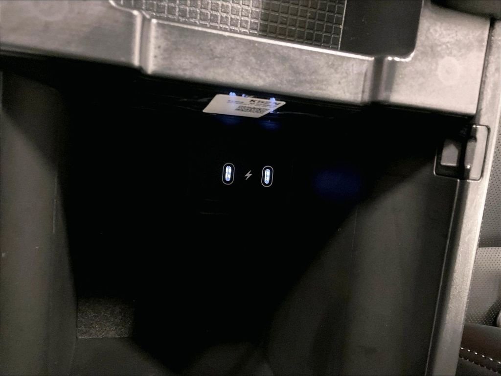 Used 2025 White Hyundai SEL image 26