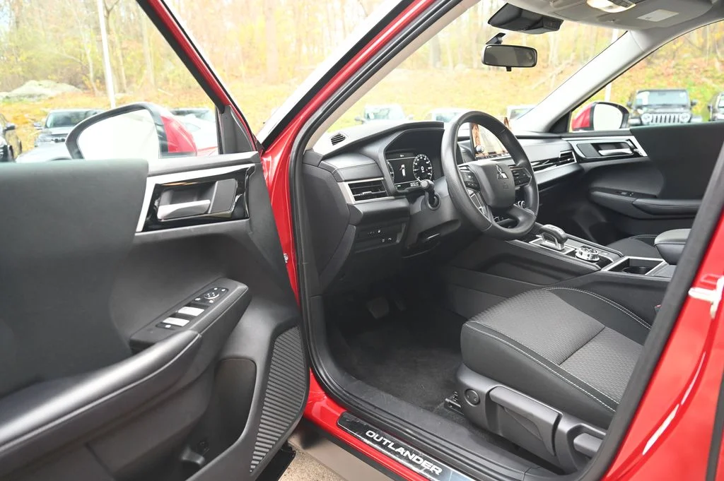Used 2024 Red Mitsubishi ES image 16