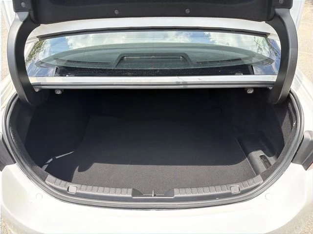 Used 2021 White Mazda Select image 25