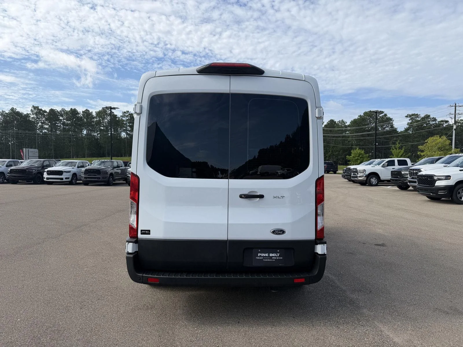 Used 2023 Oxford White Ford 350 XLT image 5