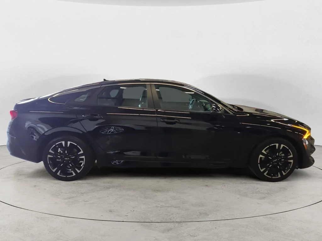 Used 2022 Black Kia GT-Line image 7