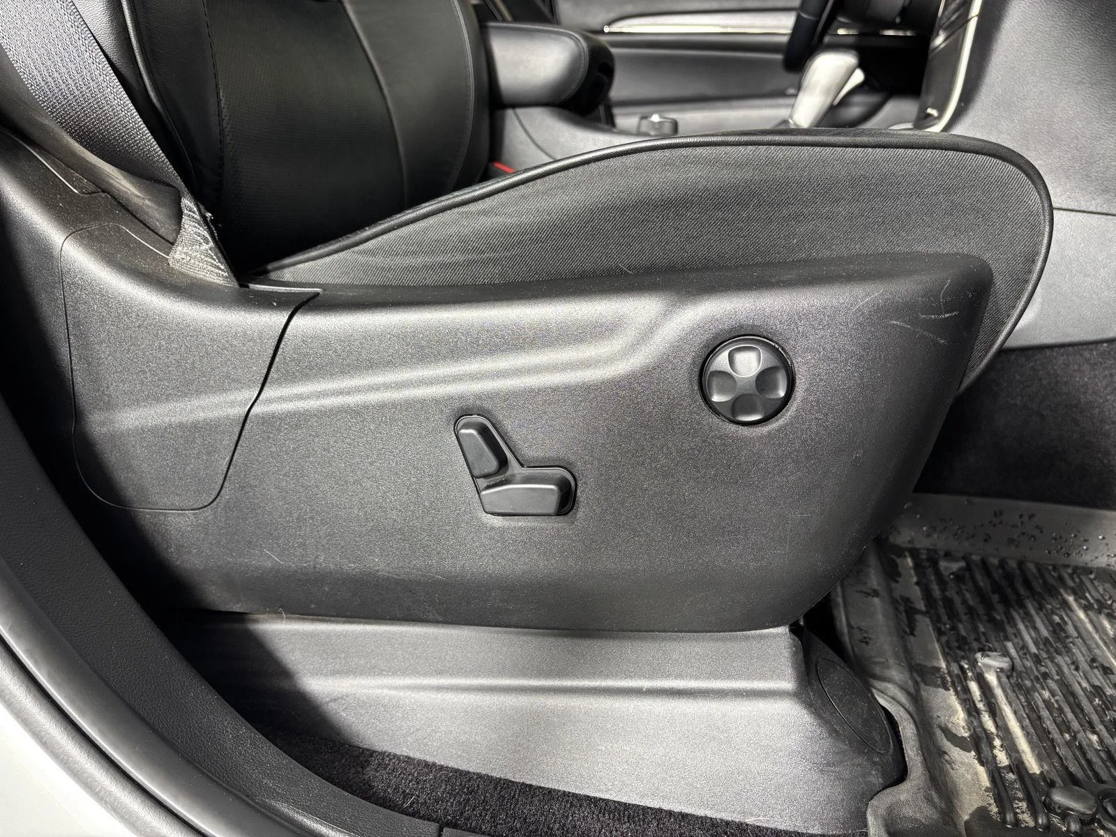 Used 2018 Bright White Clearcoat Jeep High Altitude image 23