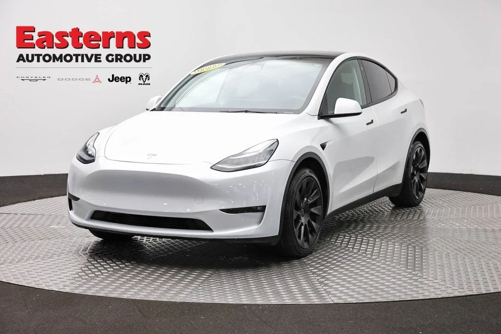 Used 2022 White Tesla Long Range image 1