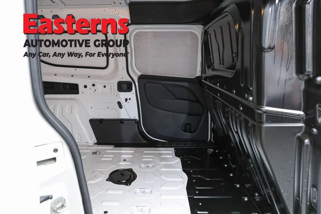 Used 2022 White Ram Base image 21