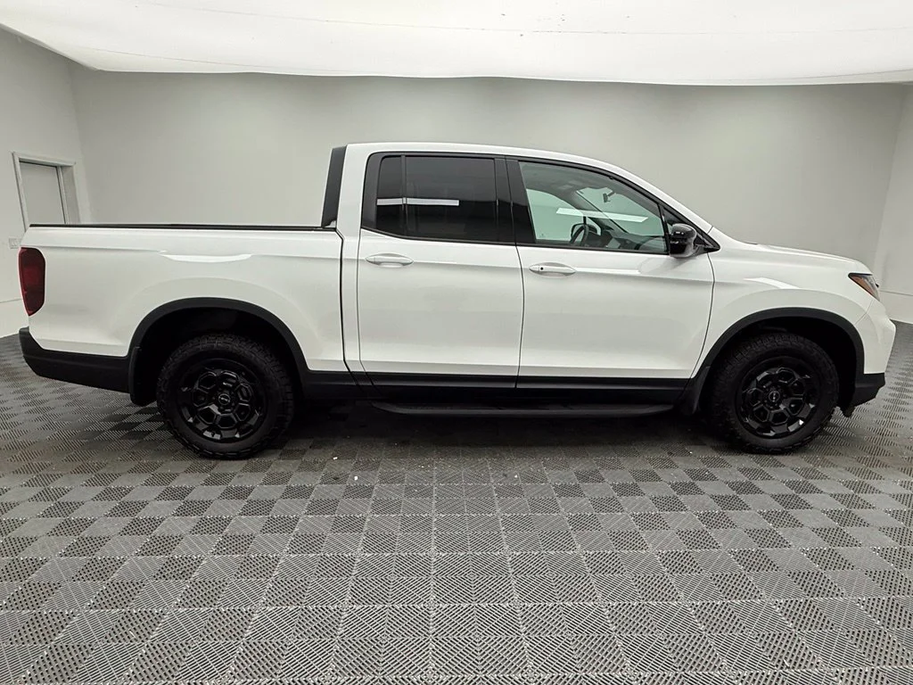 Used 2025 White Honda Sport image 7