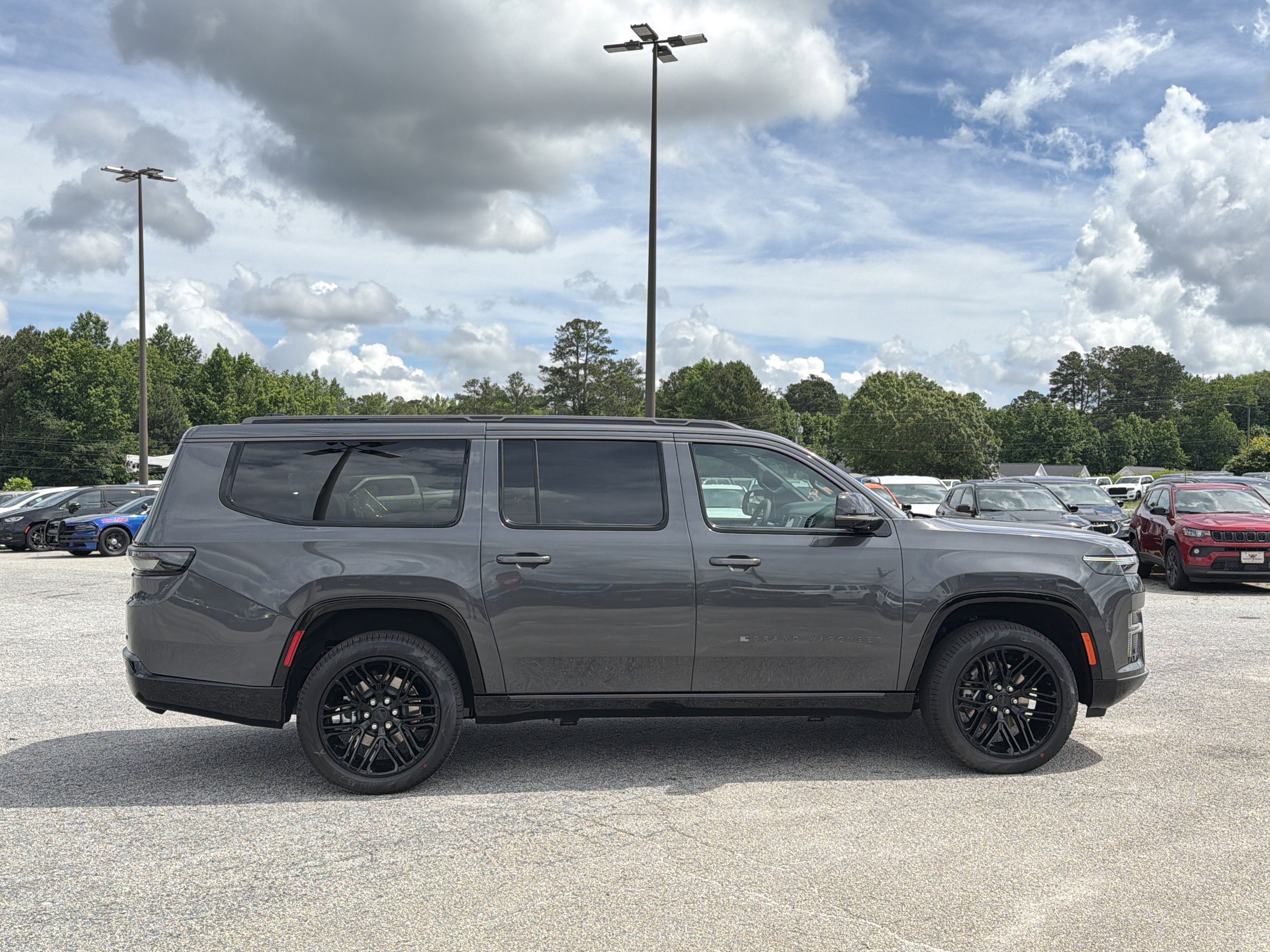 New 2026 Baltic-Gray Metallic Clear-Coat Exterior Paint Jeep Limited Reserve image 9