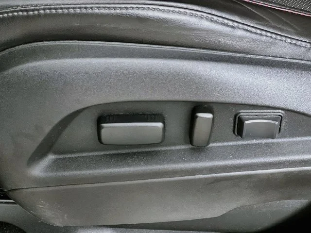 Used 2014 Silver GMC Denali image 11