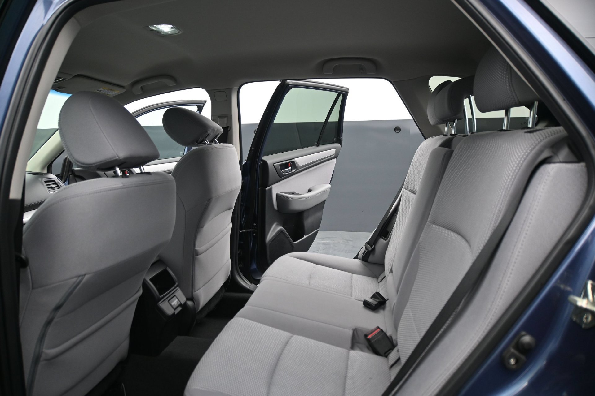 Used 2018 Twilight Blue Metallic Subaru 2.5i Premium image 17