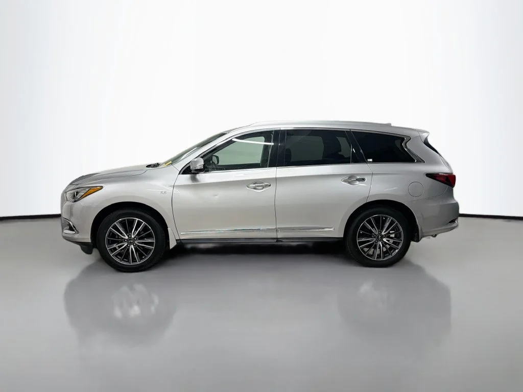 Used 2019 Silver INFINITI LUXE image 3