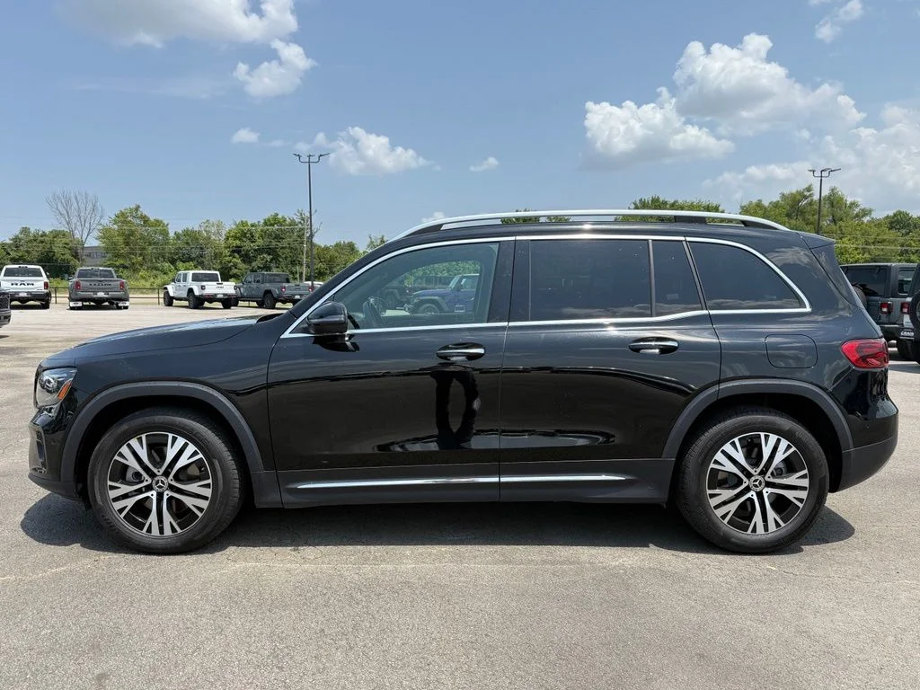 Used 2024 Black Mercedes-Benz GLB 250 image 4