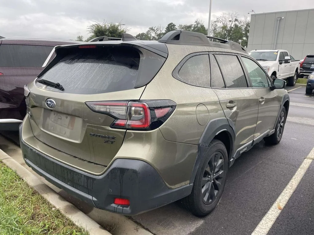 Used 2023 Autumn Green Metallic Subaru Onyx Edition XT image 3