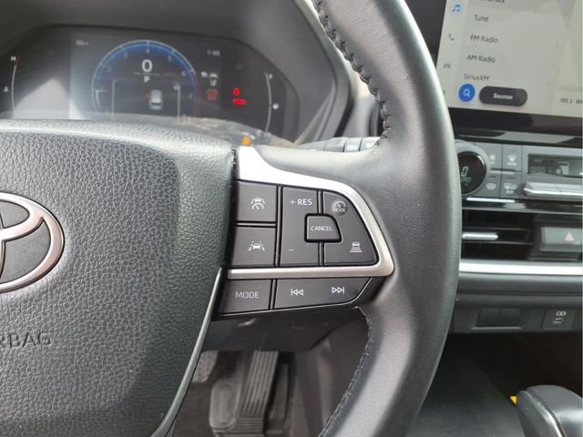 Used 2025 Black Toyota XLE image 25