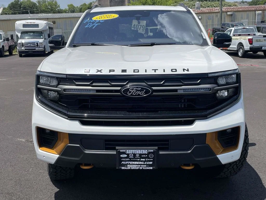 New 2025 Star White Metallic Tri-Coat Ford TREMOR® image 8