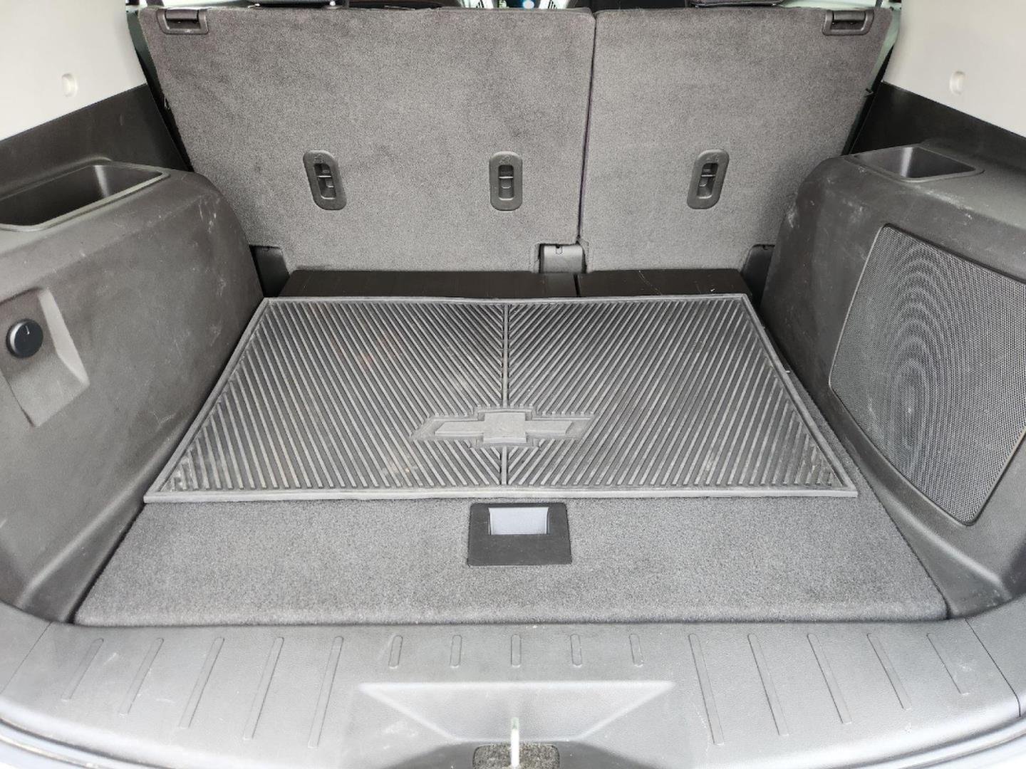 Used 2015 SILVER TOPAZ METALLIC Chevrolet LT image 31