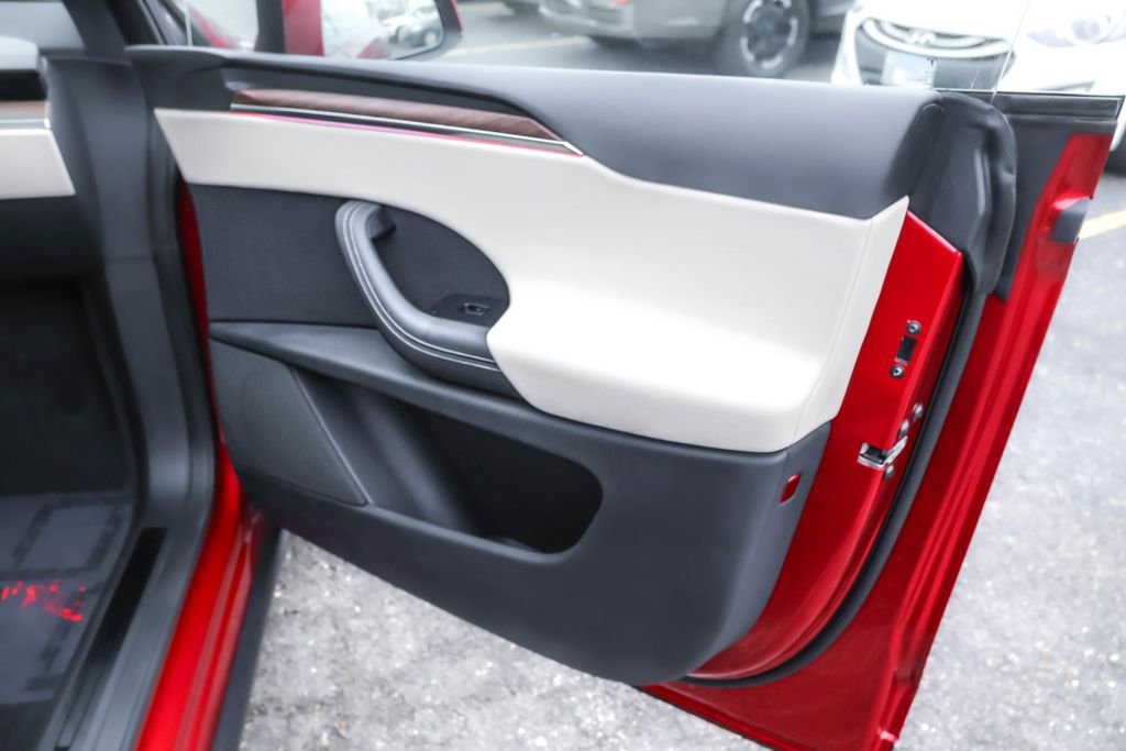 Used 2024  Tesla Base image 29