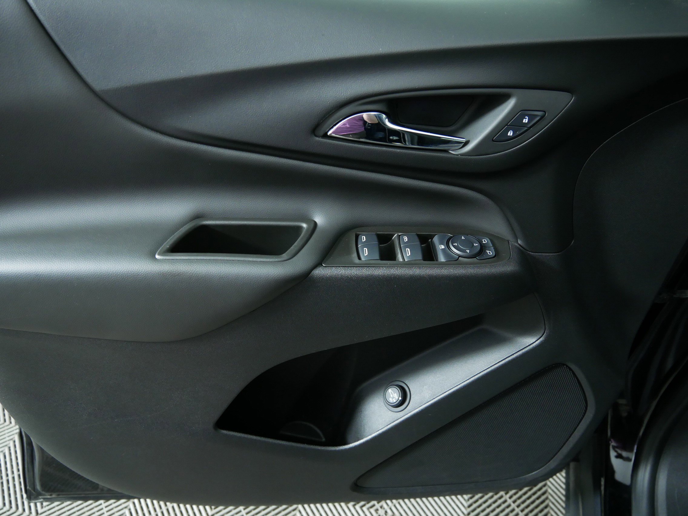 Used 2024 Mosaic Black Metallic Chevrolet LT image 19