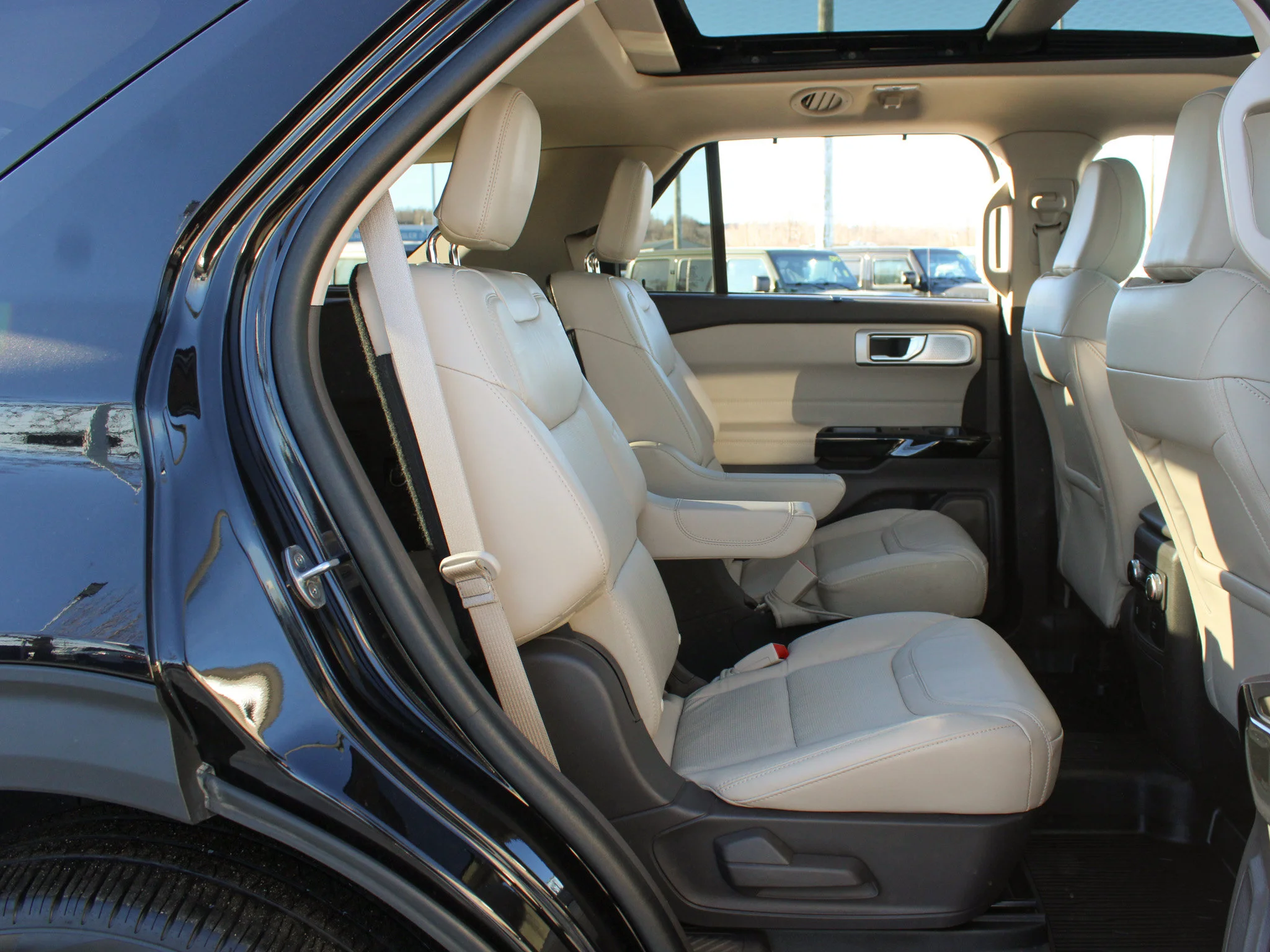 Certified Used 2023 Black Ford Platinum * No Accidents | Apple CarPlay | Luxury 3-Row SUV | Bang & Olufsen | Adaptive Cruise image 23