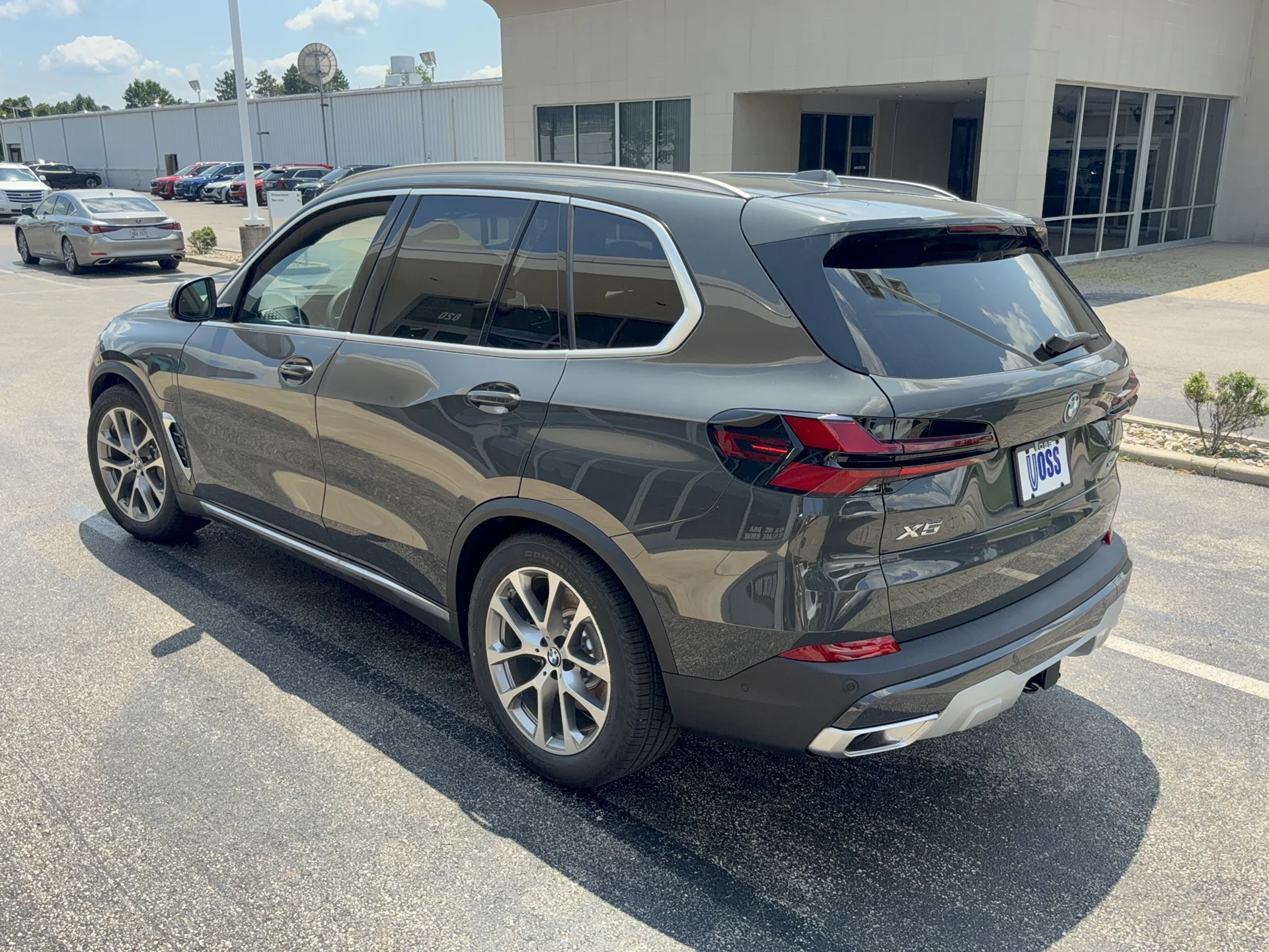 New 2026 Dravit Grey Metallic BMW xDrive50e image 7