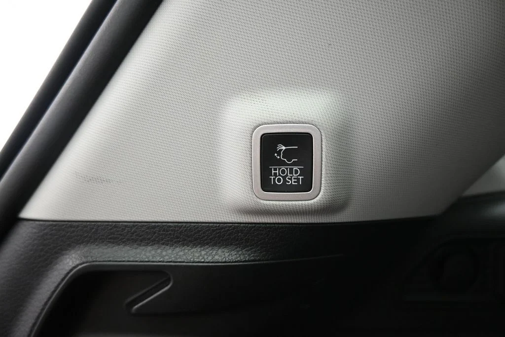 Used 2023 Black Jeep Summit image 30