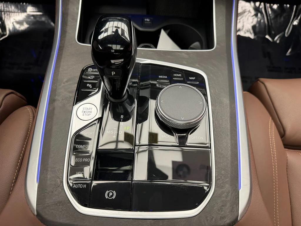 Used 2022 White BMW xDrive40i image 21