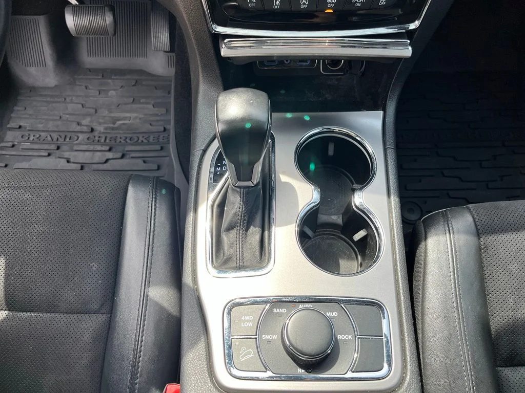 Used 2022 Black Jeep Laredo X image 19