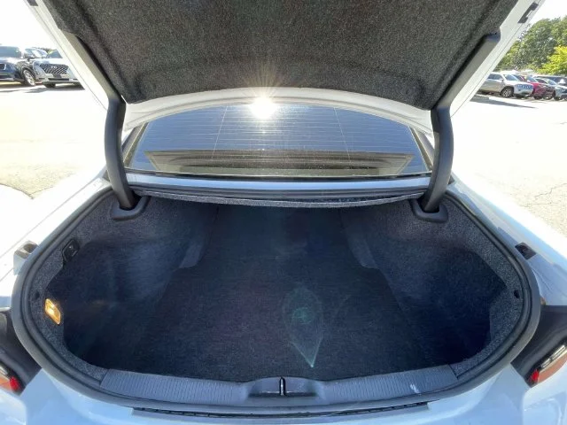 Used 2023 White Dodge SXT image 9