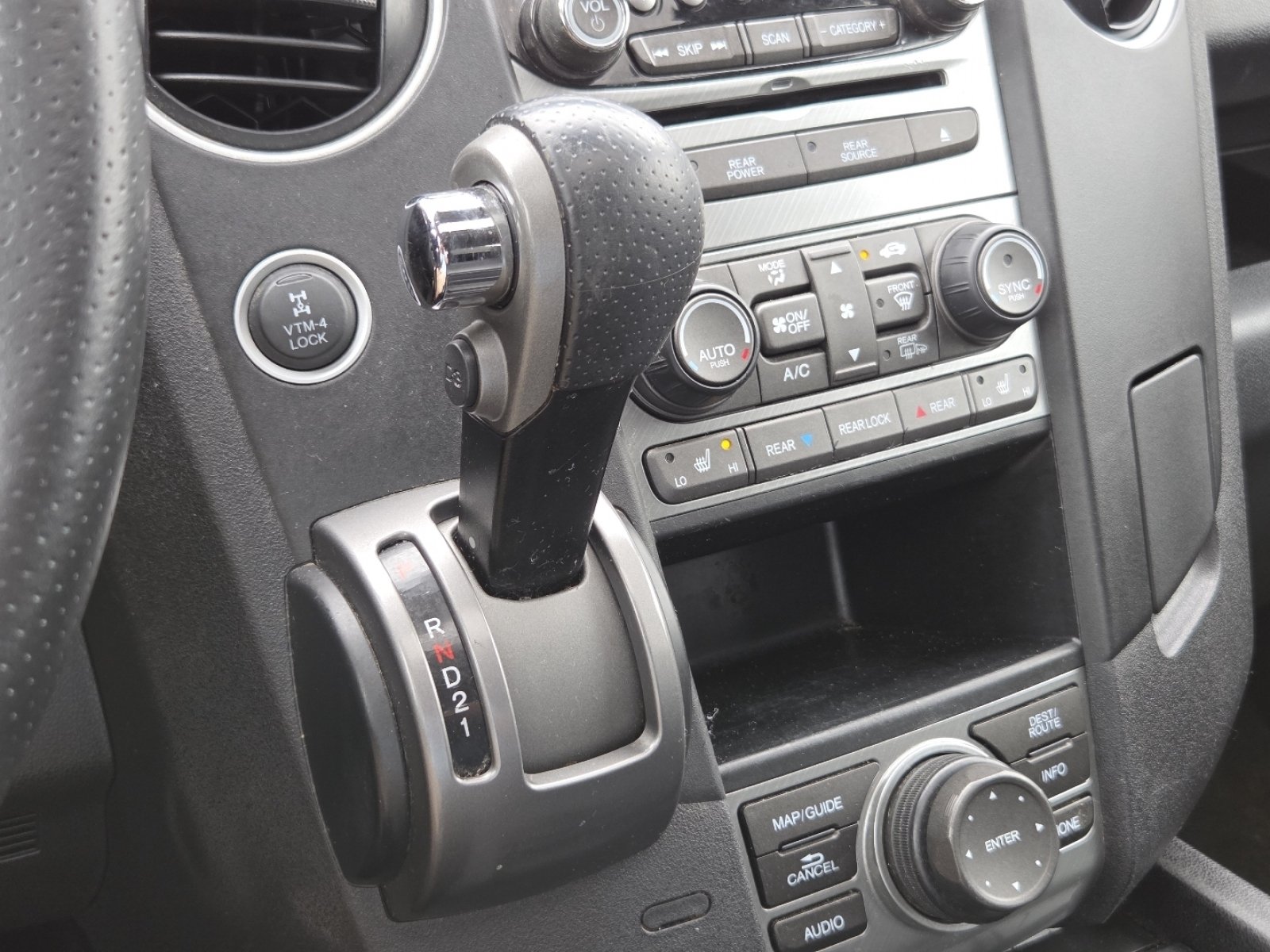 Used 2013 Crystal Black Pearl Honda Touring image 35