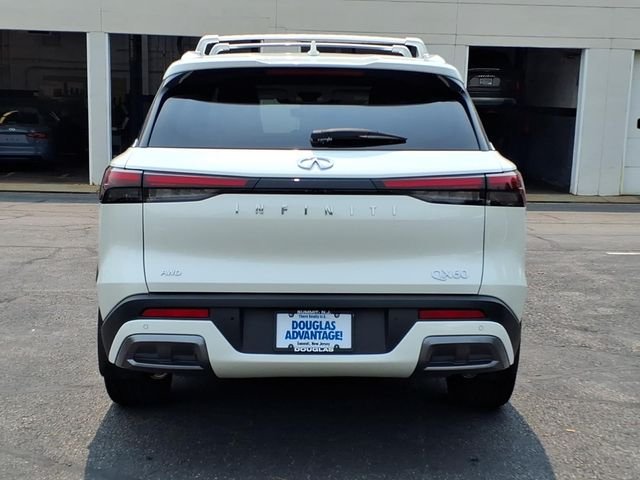 Used 2025 White INFINITI Sensory image 7
