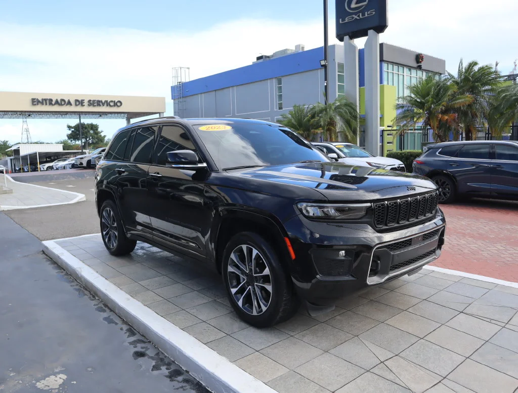 Used 2023 Black Jeep Overland image 3