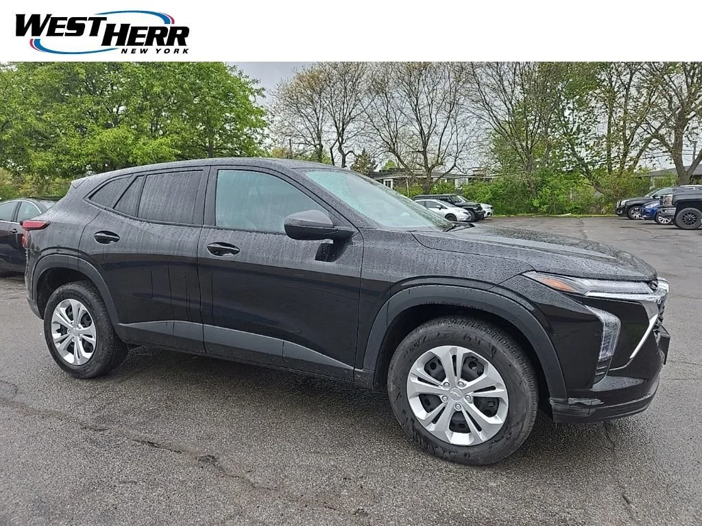 2024 Chevrolet Trax LS's photo