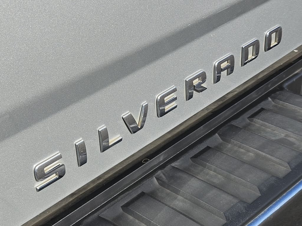 Used 2018 Silver Chevrolet LT image 12