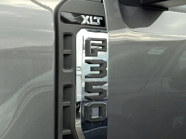 New 2026 Carbonized Gray Metallic Ford XLT image 5
