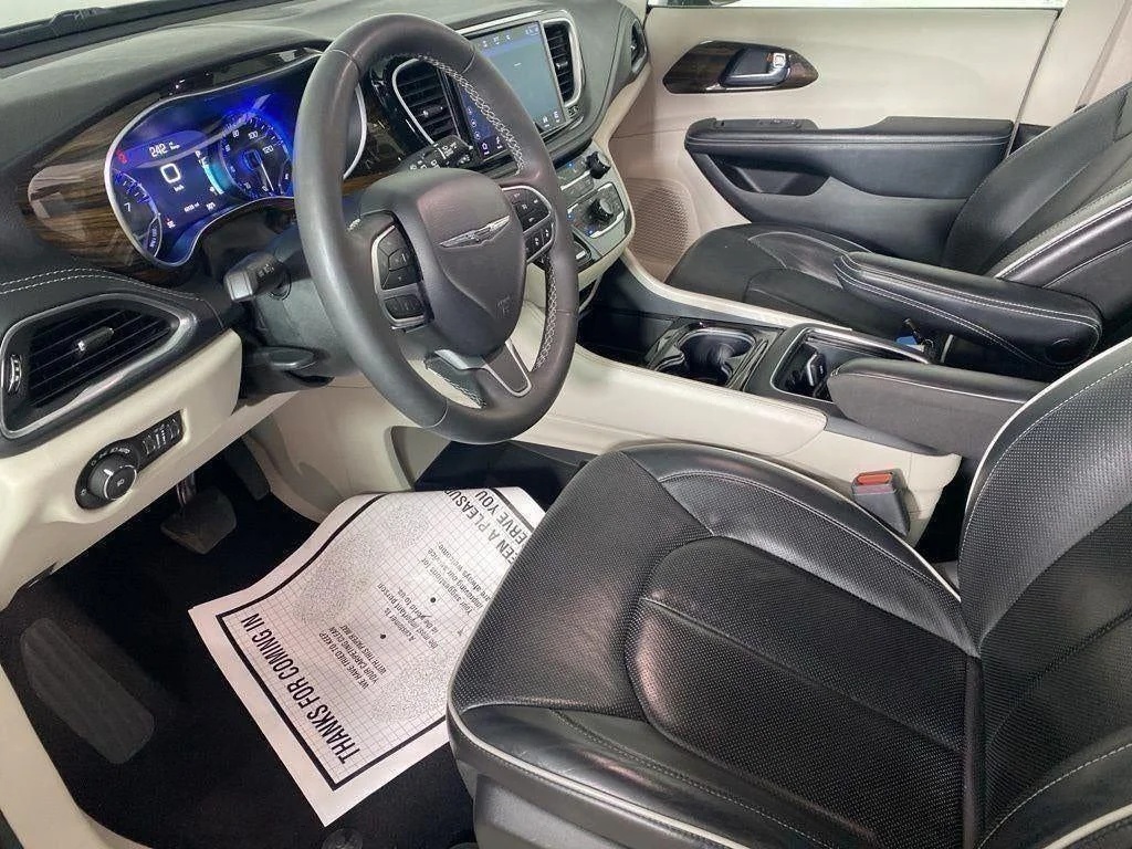 Used 2023 Ceramic Gray Clearcoat Chrysler Limited image 57