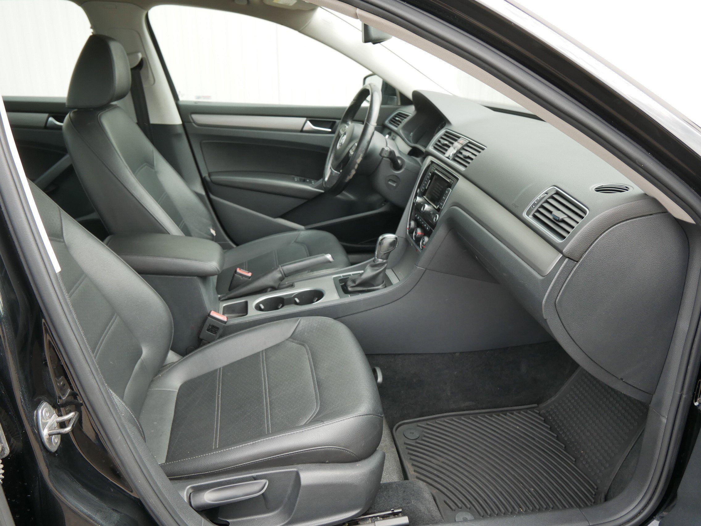Used 2014 Black Volkswagen SE w/Snrf/Nav image 14