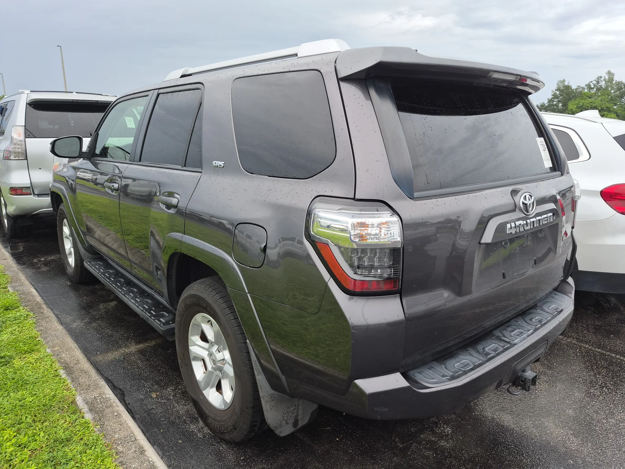 Used 2015 Magnetic Gray Metallic Toyota SR5 Premium image 4