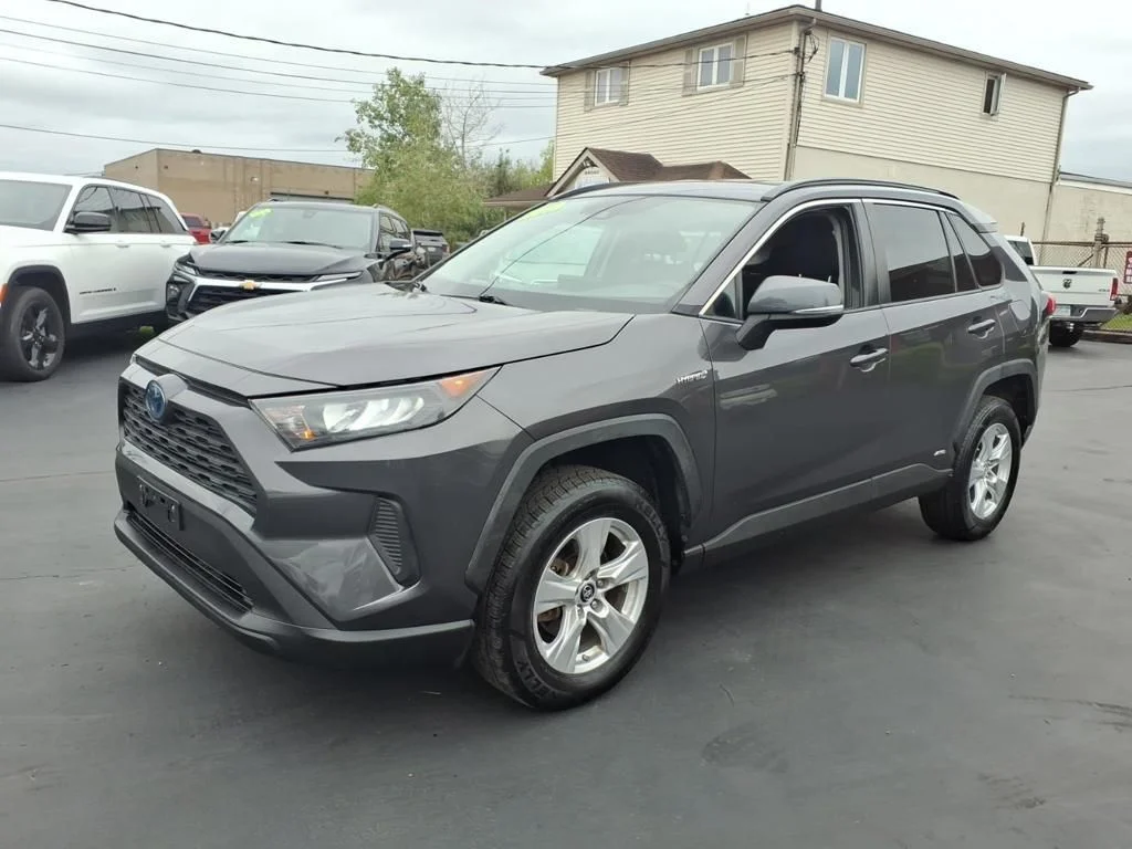 Used 2019 Gray Toyota LE image 6