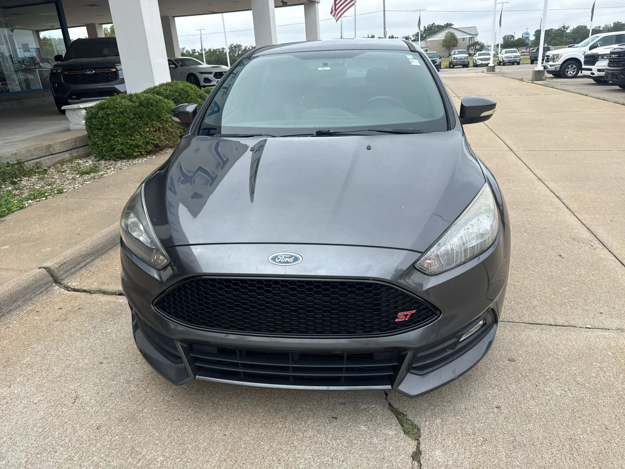 Used 2017 Magnetic Ford ST image 3