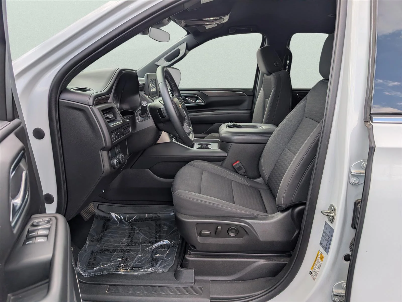 Used 2023 Summit White Chevrolet LS image 9