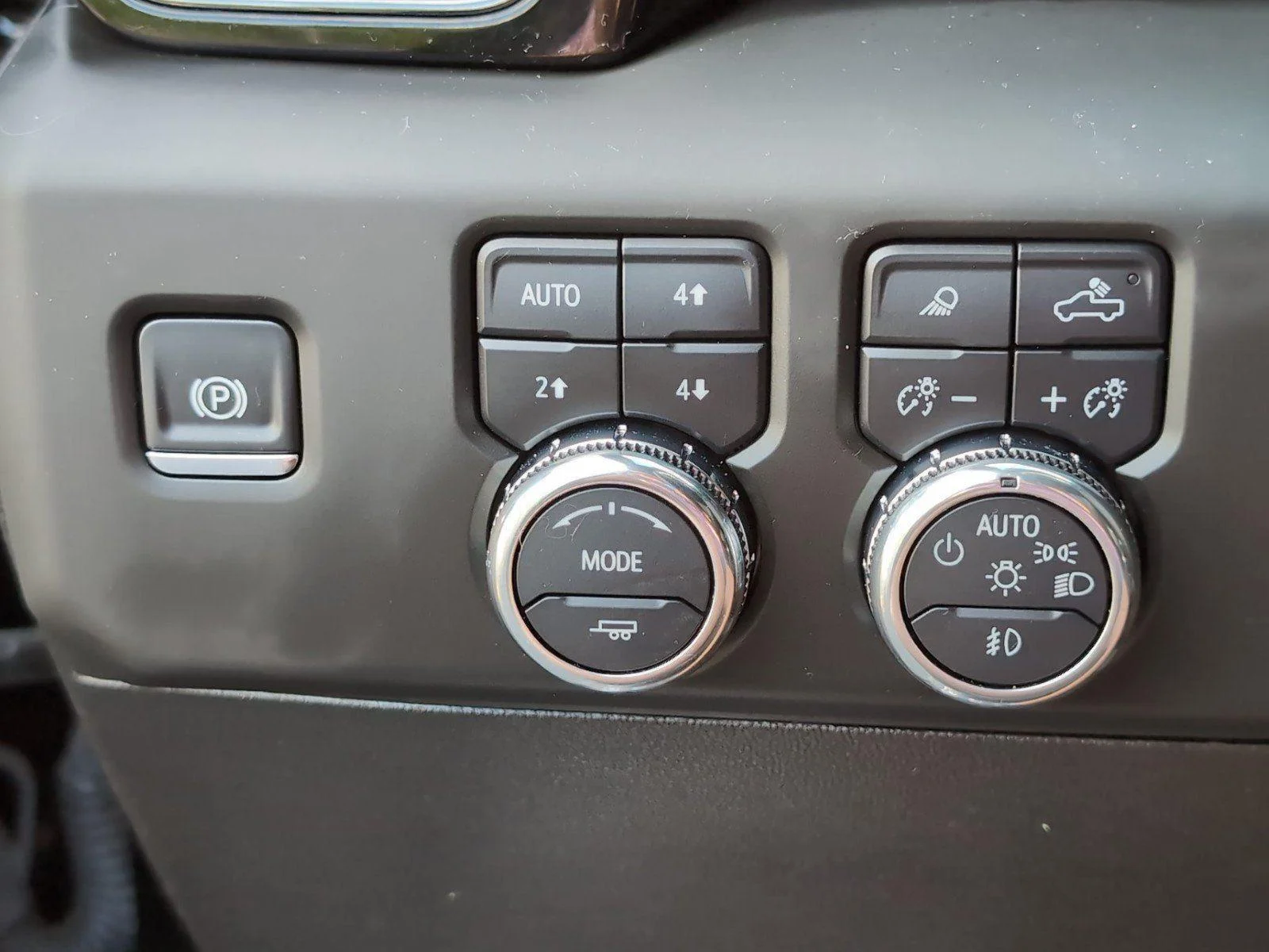 Used 2025 Onyx Black GMC AT4X image 32