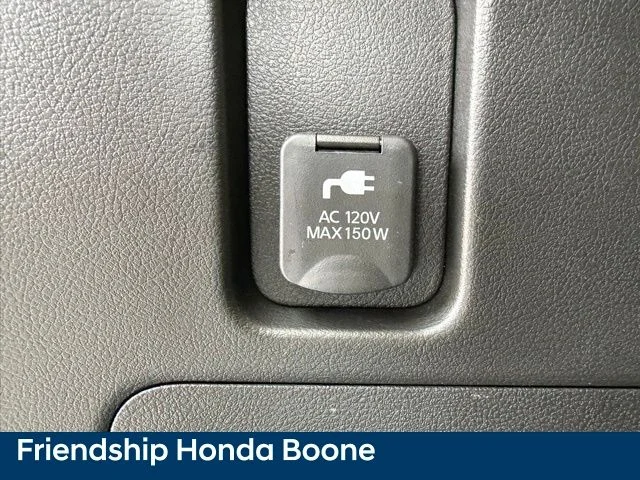 Used 2025 White Nissan Platinum Reserve image 48