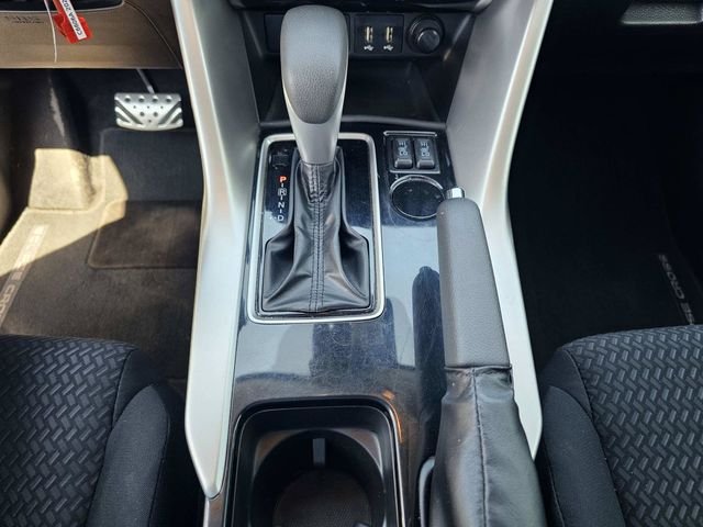 Used 2022  Mitsubishi LE image 26