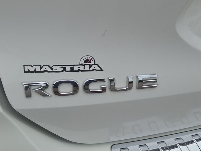 Used 2019 White Nissan S image 5