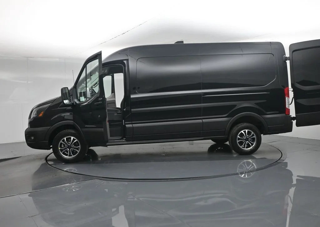 New 2026 Agate Black Metallic Ford Base image 34