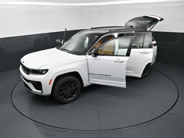 New 2026 Bright White Clear-Coat Exterior Paint Jeep Summit image 26