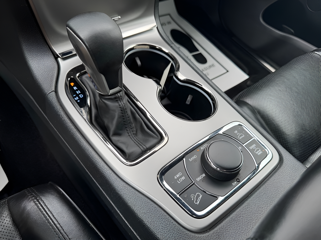 Used 2018 Blue Jeep Overland image 13