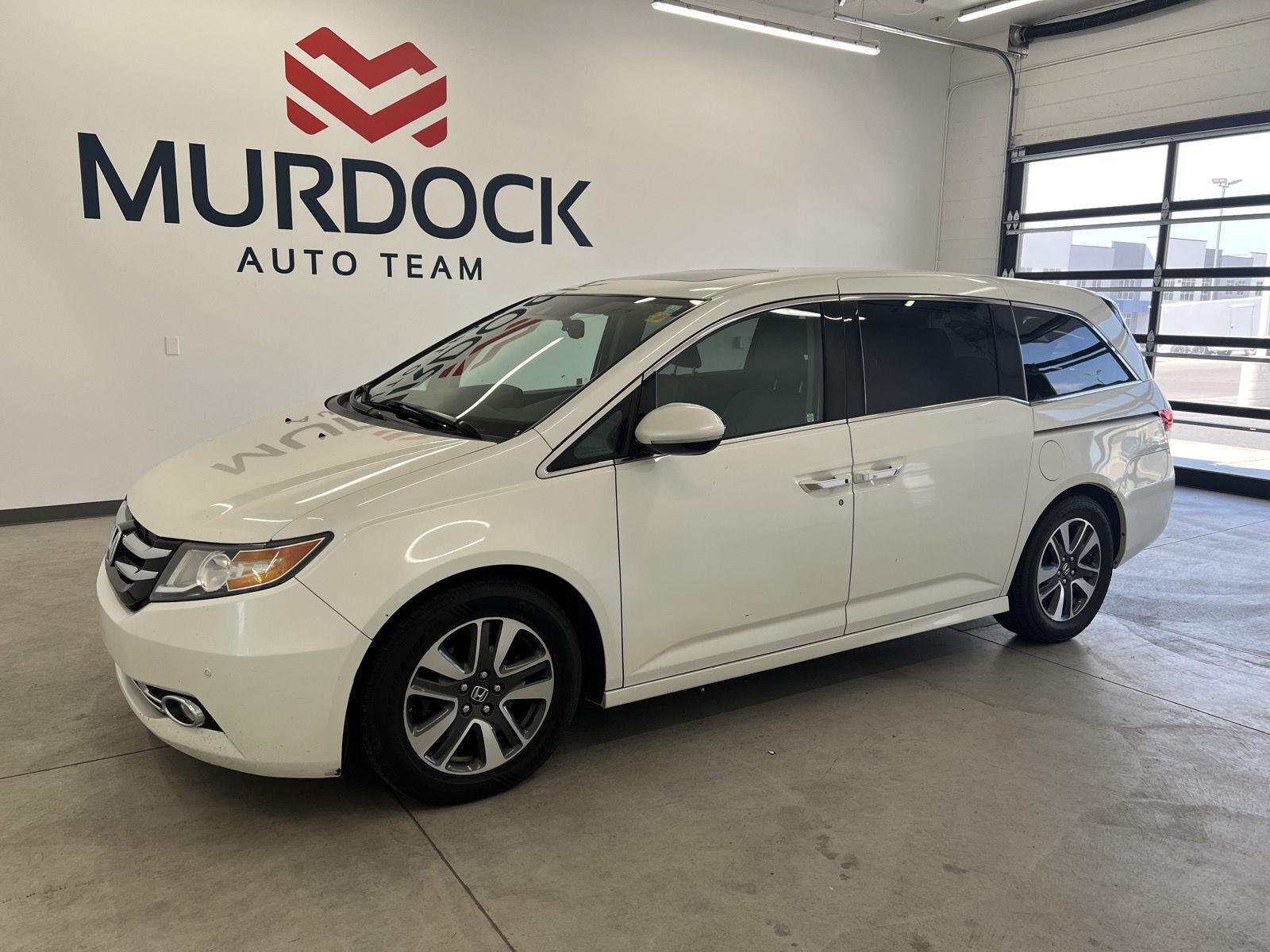 Used 2017 White Diamond Pearl Honda Touring image 1